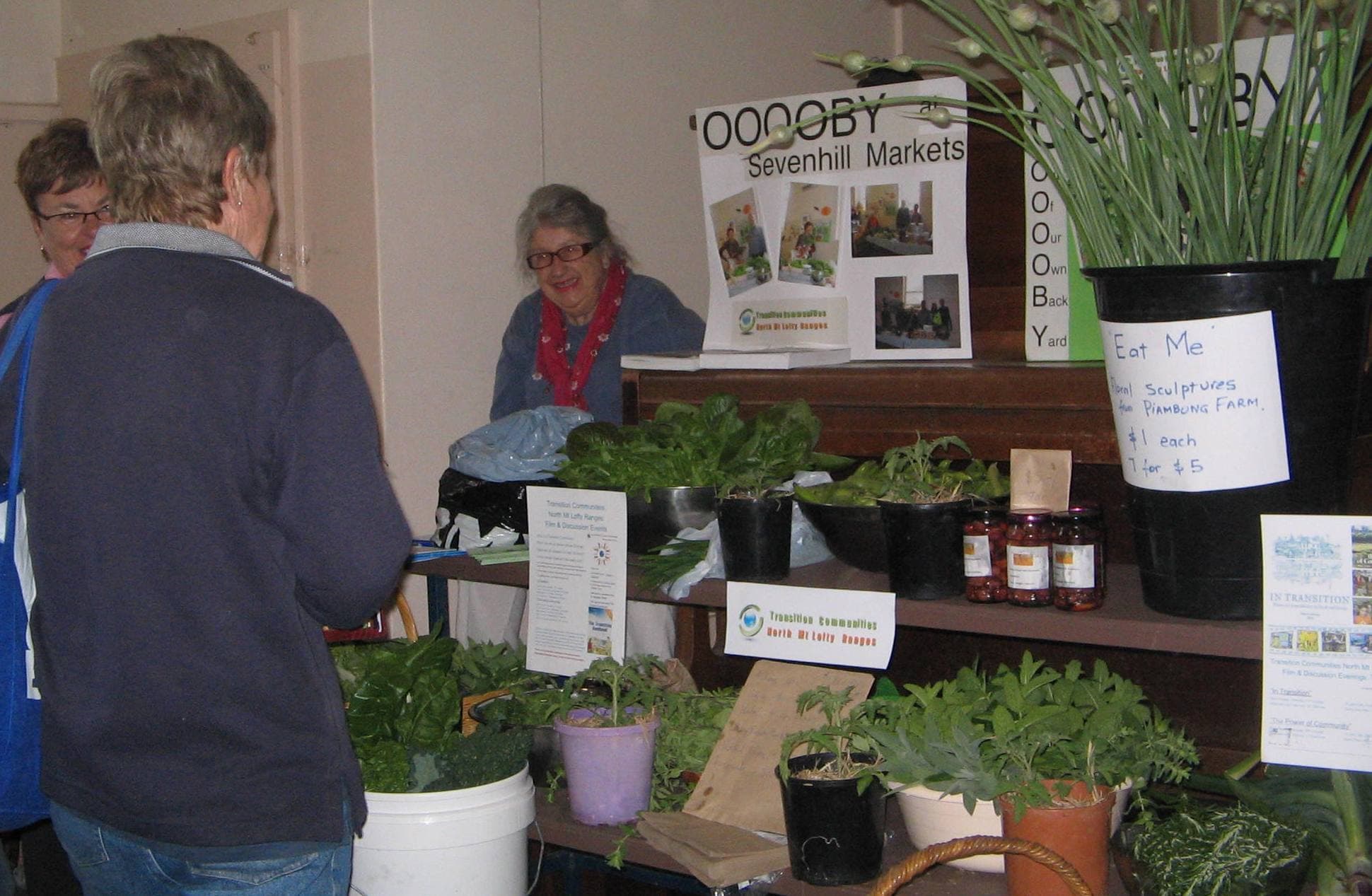 https://sustainablecommunitiessa.files.wordpress.com/2010/11/ooooby-stall.jpg?w=150