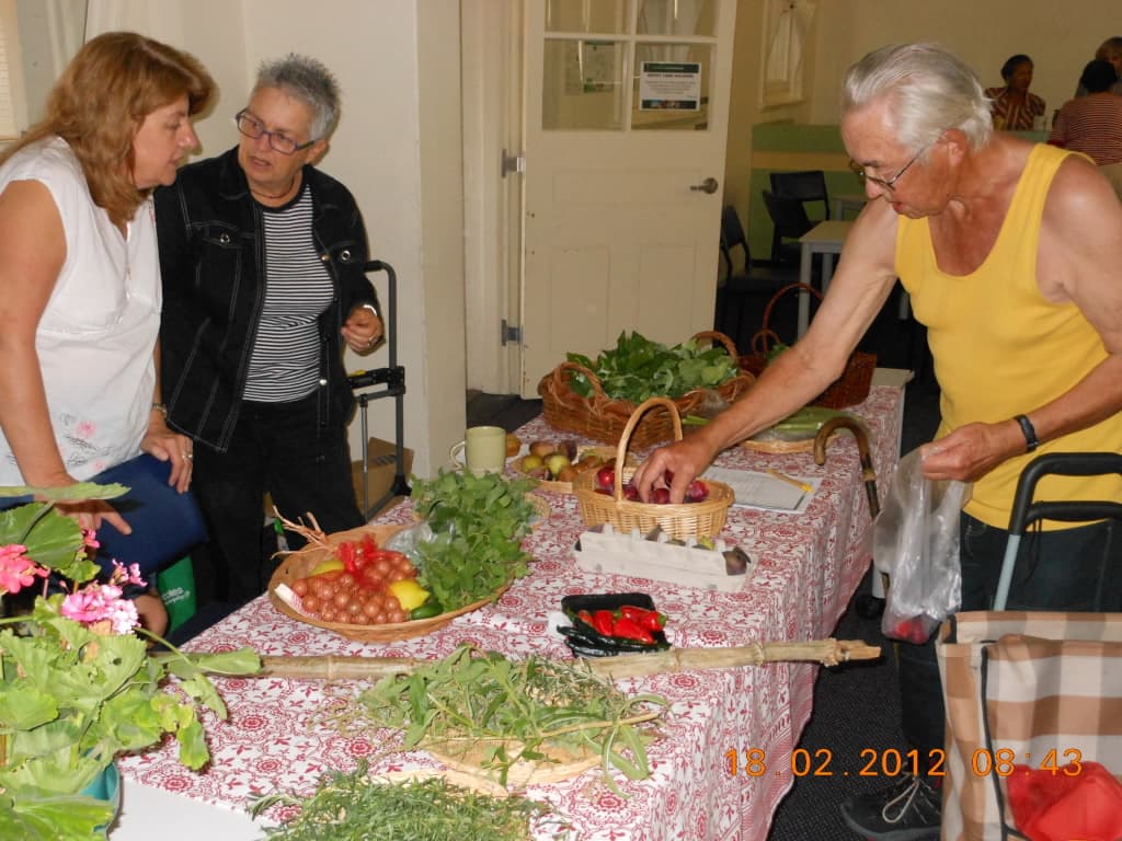 https://sustainablecommunitiessa.files.wordpress.com/2012/02/market-15.jpg?w=300