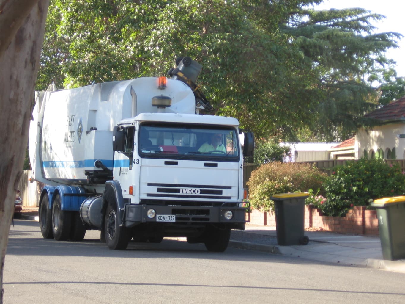 https://sustainablecommunitiessa.files.wordpress.com/2008/03/rubbishtruck.jpg?w=300